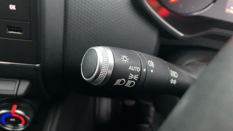 Renault Clio 1.0 TCe 100 Play 5dr Petrol Hatchback